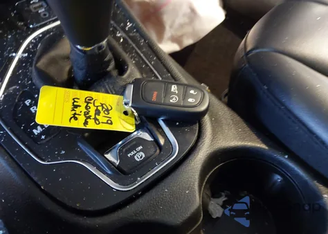 2019 Jeep Cherokee Latitude Plus 4X4 из США, поврежденный, VIN 1C4PJMLB8KD230574